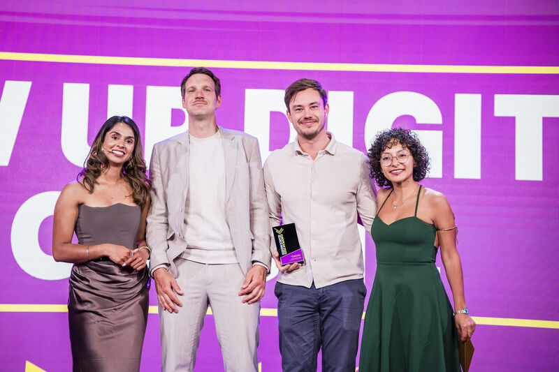 Team Grow Up Digital met award op het podium van de European Search Awards